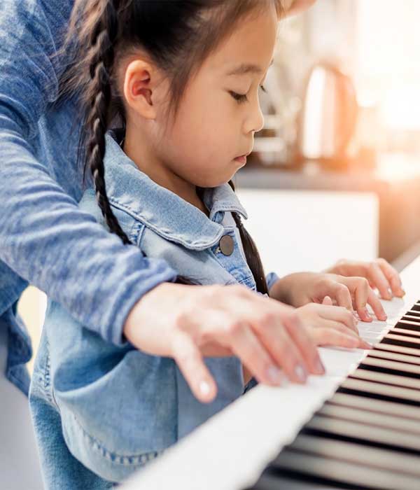 آموزش پیانو برای کودکان از چه سنی مناسب است؟